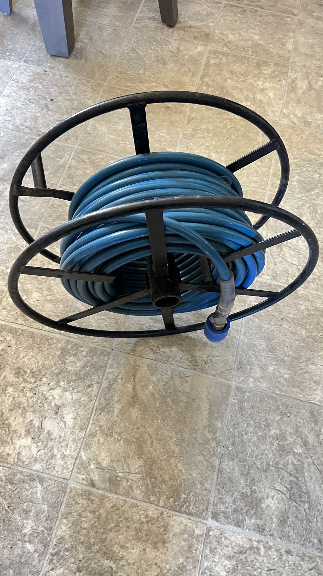 HOSE RIEL 