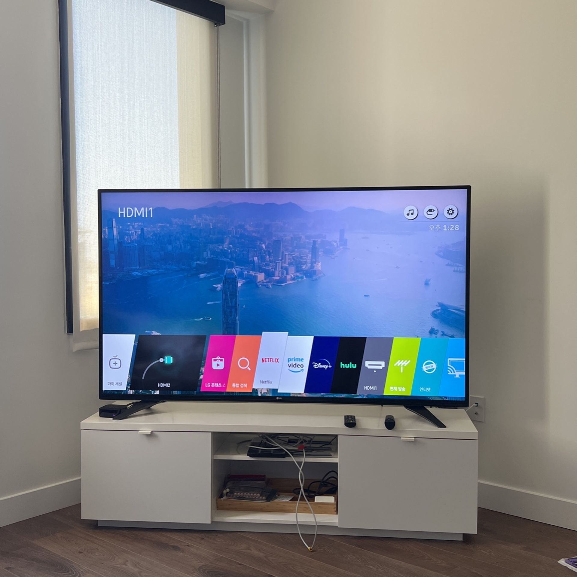 70” 4K/UHD LG Smart TV + IKEA TV Stand for Sale in Los Angeles, CA