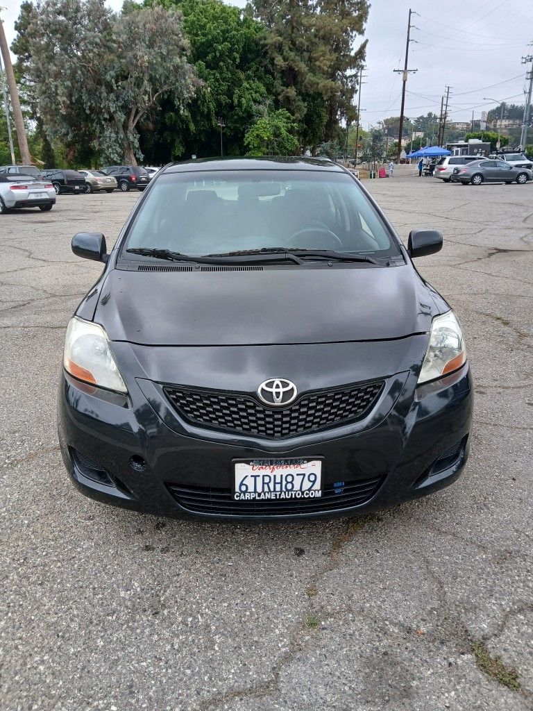 2009 Toyota Yaris LE
