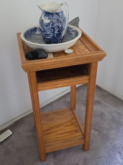Vintage solid oak washstand in excellent condition.
