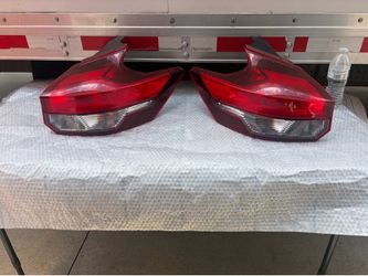 2019 Nissan kicks tail lights