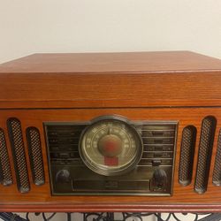 Detrola Record/Radio/Cassette/CD Player In Excellent Condition