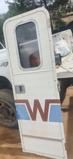 Late 80's WINNEBAGO motorhome DOOR W/ SCREEN. great conditions cheap !! 😎