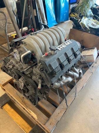 Srt8 300  Engine