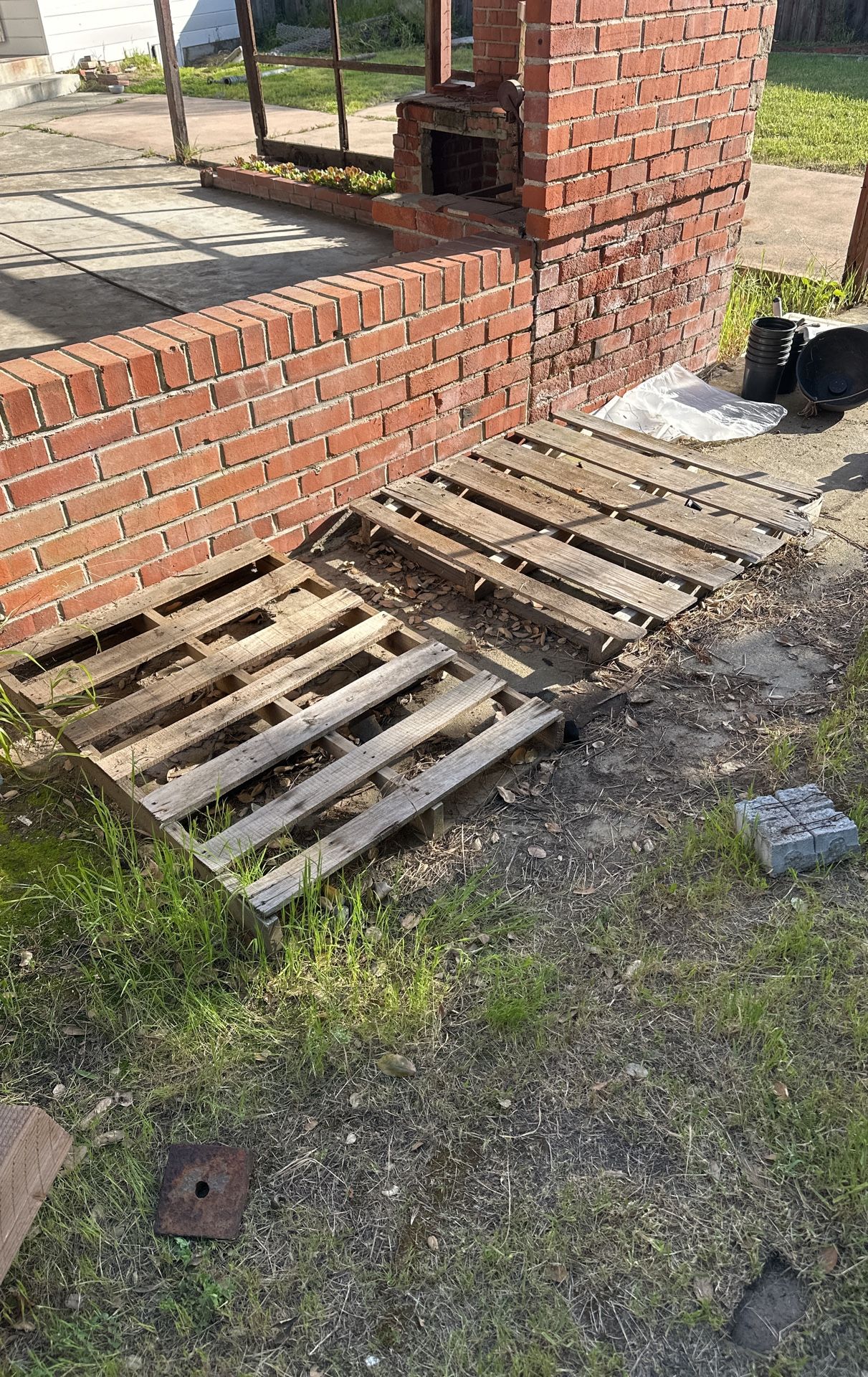 3 Pallets - Free