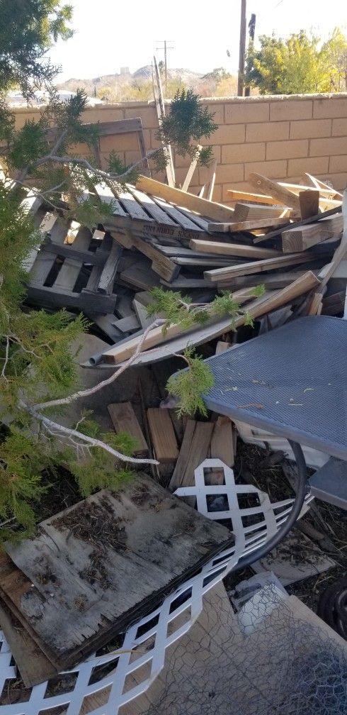 YARD SALE TODAY DEC.8 TH !! EVERTHING MUST GONE ASAP