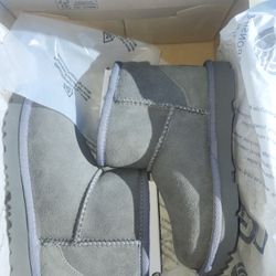 UGG Classic Mini II