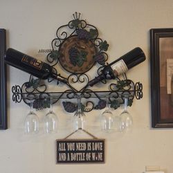 Wine Rack Wih Glasses
