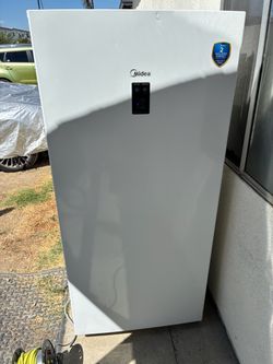Midea fridge New New with lock garage ready