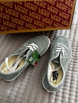 VANS Women’s 7.5 NEW IN BOX