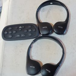 GM 2017-2023 Wireless Headphones and Remote Control $60 OBO