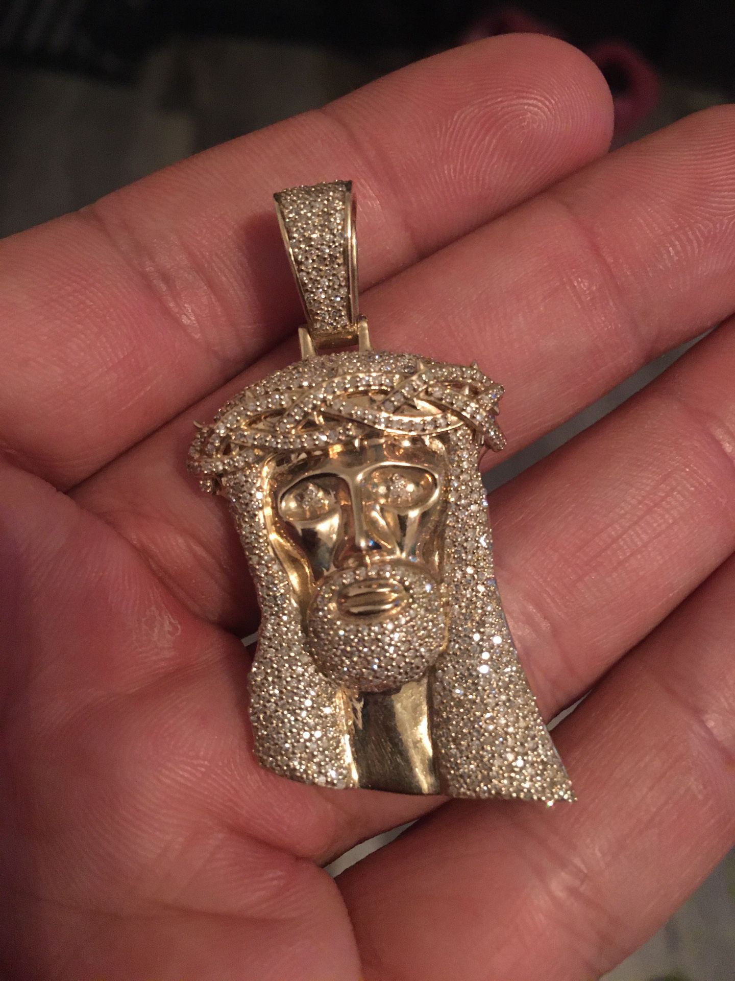 10k Jesus face 2.ct in diamonds