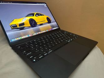 MacBook Air. -13. Inch.  -M2 chip /16Gb /1Tb sdd