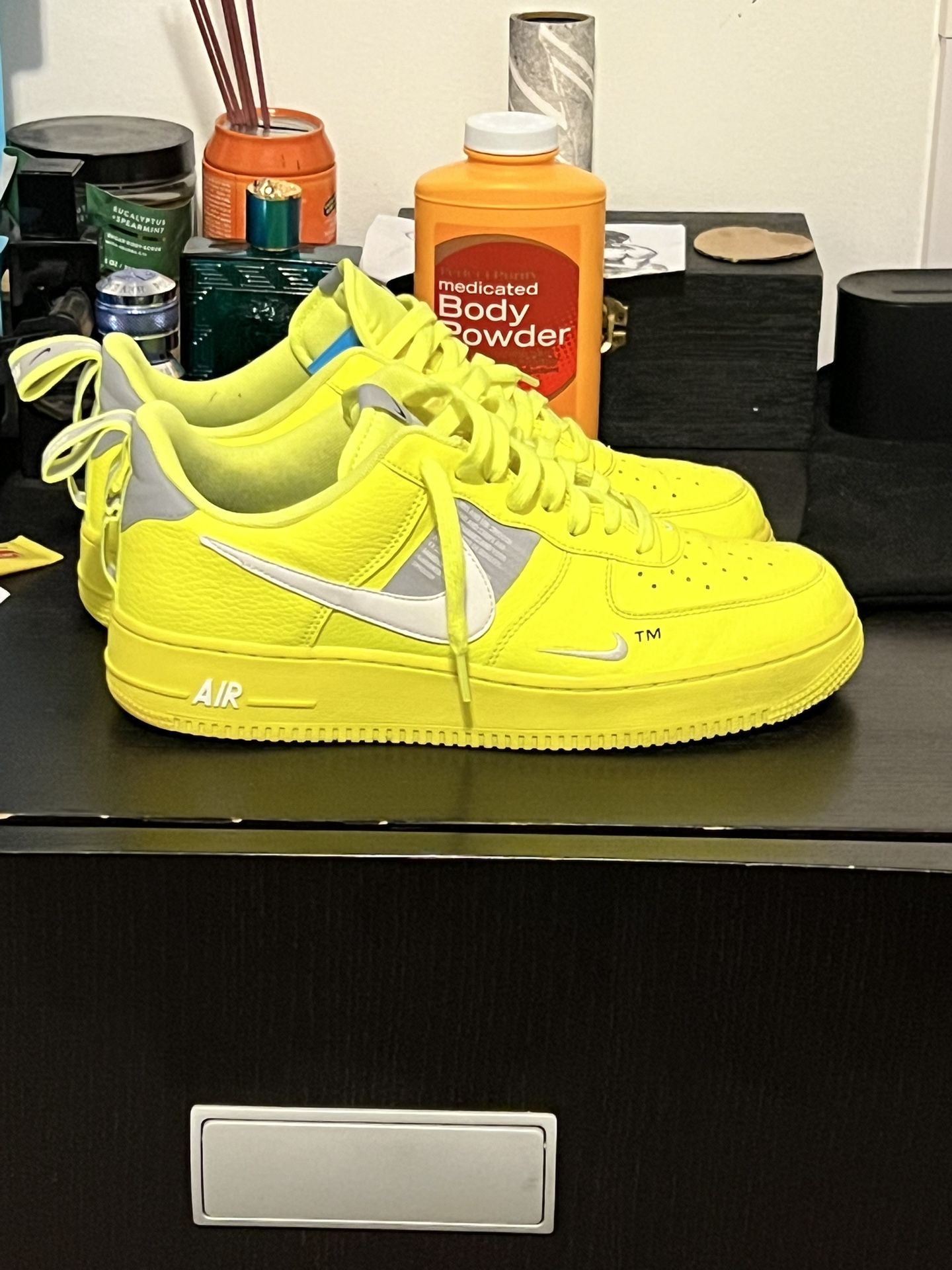 Nike Air Force 1 LV8 Utility “Volt”