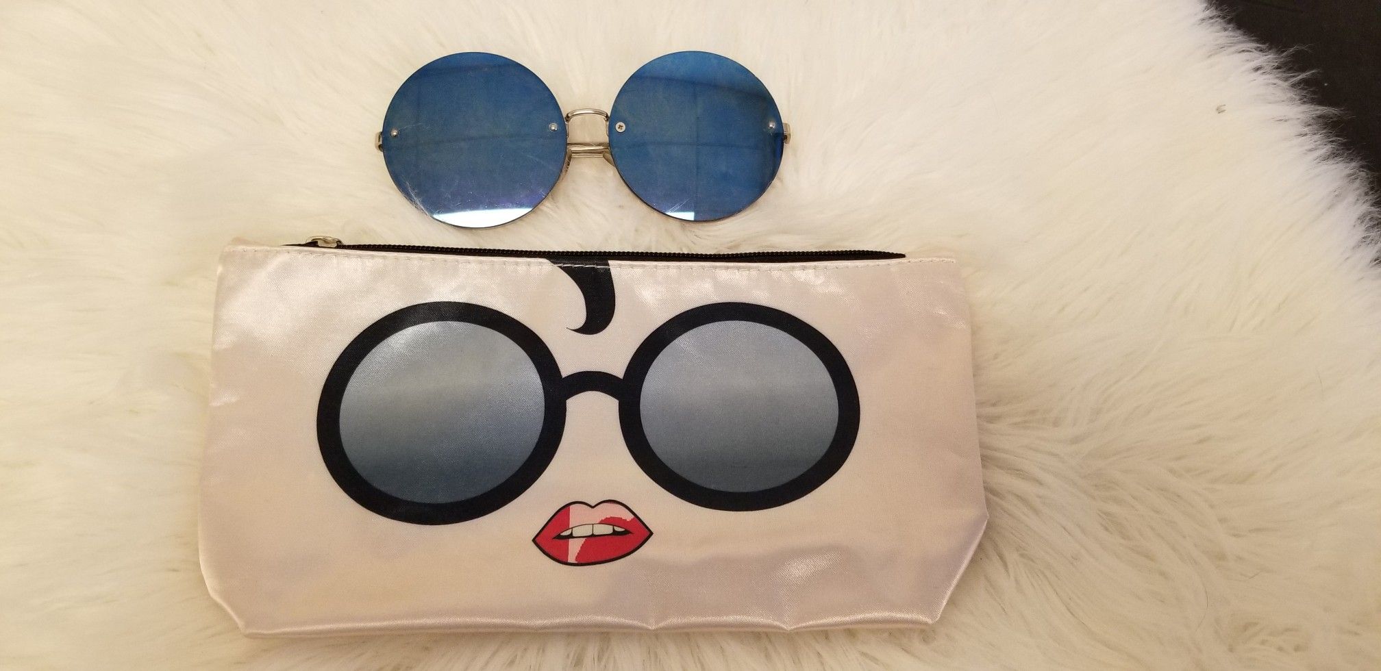 TINTED BLUE ROUND SUNGLASSES W POUCH