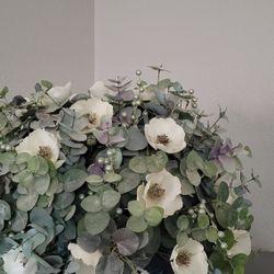 BEAUTIFUL ARTIFICIAL FLOWERS & VASE -  4.5 FEET  DIAMETER 