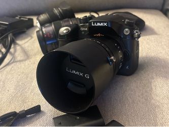 Panasonic LUMIX GH4 Bundle I 3 Camera Lens and Chargers