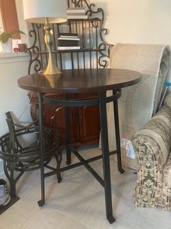 Bistro table w/Chairs