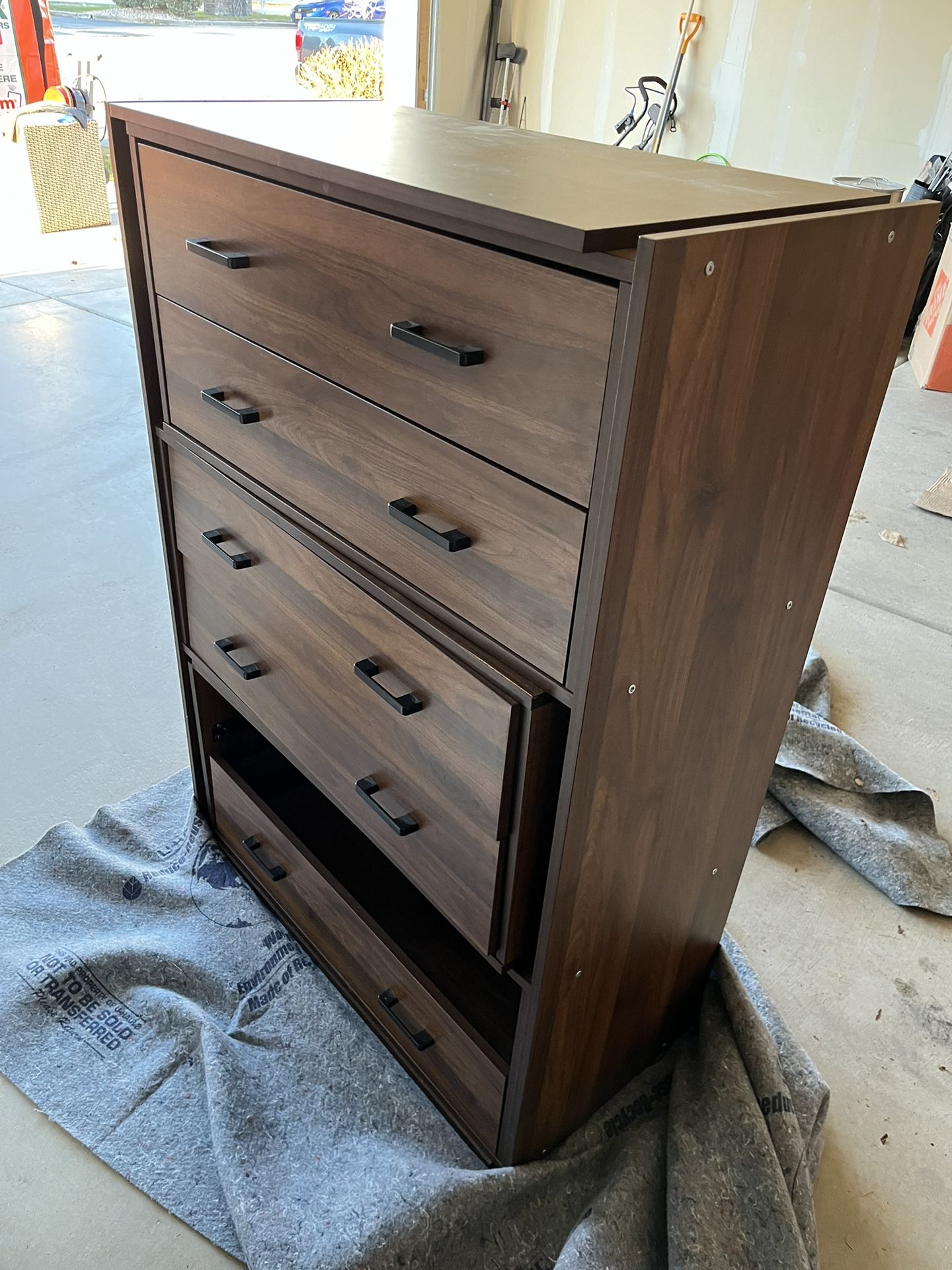 Dresser 