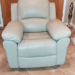 POWER RECLINER W/ USB PORT 
