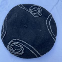 Black Beret w/ White Stitch Pattern