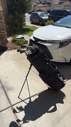 Complete golf club set for Junior. Very good condition with nice super nice bag driver. nice putter