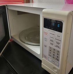 Microwave- Daewoo kor 811q