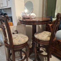 Pub Table & Stools Great Condition