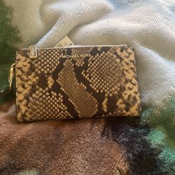 michael kors wrist wallet 