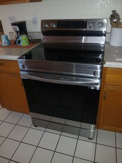 Stainless Steel Electric Range with Glass Cooktop