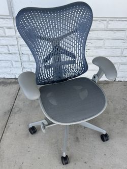 HM Mirra Task Chair