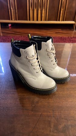 Dr Martens Women’s Air Wair high heel shoes US 7 size