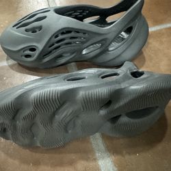 Yeezy Foam runner size 6 US