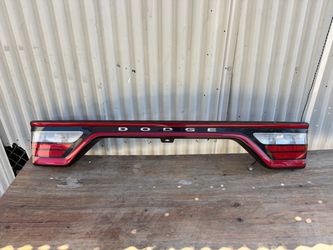Dodge Durango ( 2014 2015 2016 2017 2018 2019 2020 2021 2022 2023 ) TAILGATE LIFTGATE  CENTER LED TAIL LIGHT TAIL LAMP TAILLIGHT OEM USED ORIGINAL