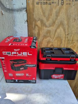 Milwaukee
M18 FUEL PACKOUT 18-Volt Lithium-Ion Cordless 2.5 Gal. Wet/Dry Vacuum (Vacuum-Only