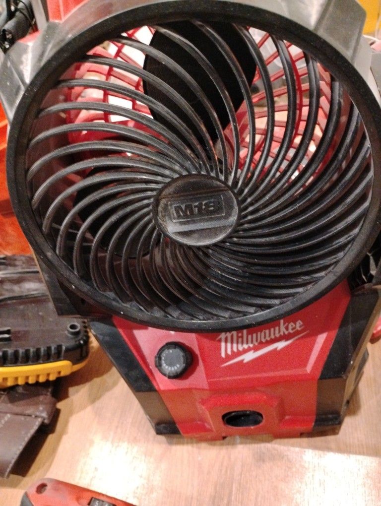 Milwaukee Packout Fan M18