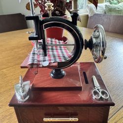 Small Musical Box Sewing Machine 