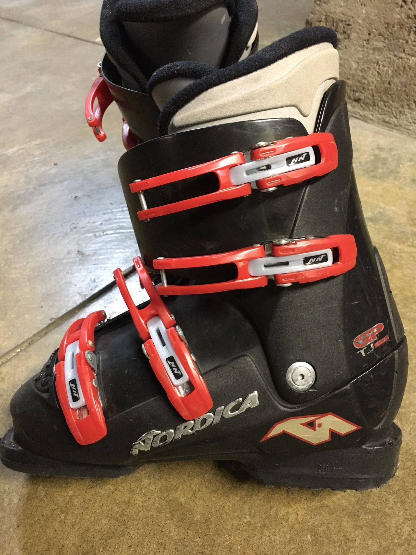 Nórdica youth ski boots size 280 mm