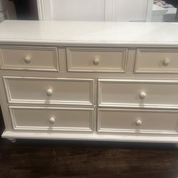 Young American Dresser 7 drawers