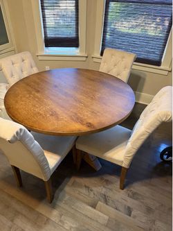 Round Dinner Table Set