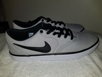 Nike mens SB Check Solar Canvas size 10.5