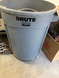 Rubbermaid brute trashcan 20Gl