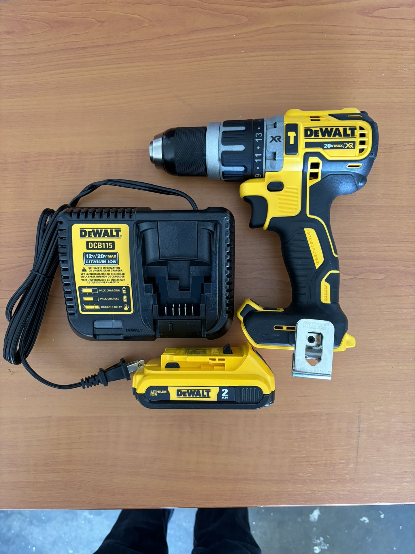 DEWALT XR BRUSHLESS HAMMER DRILL KIT ( 1 Battery + Charger )