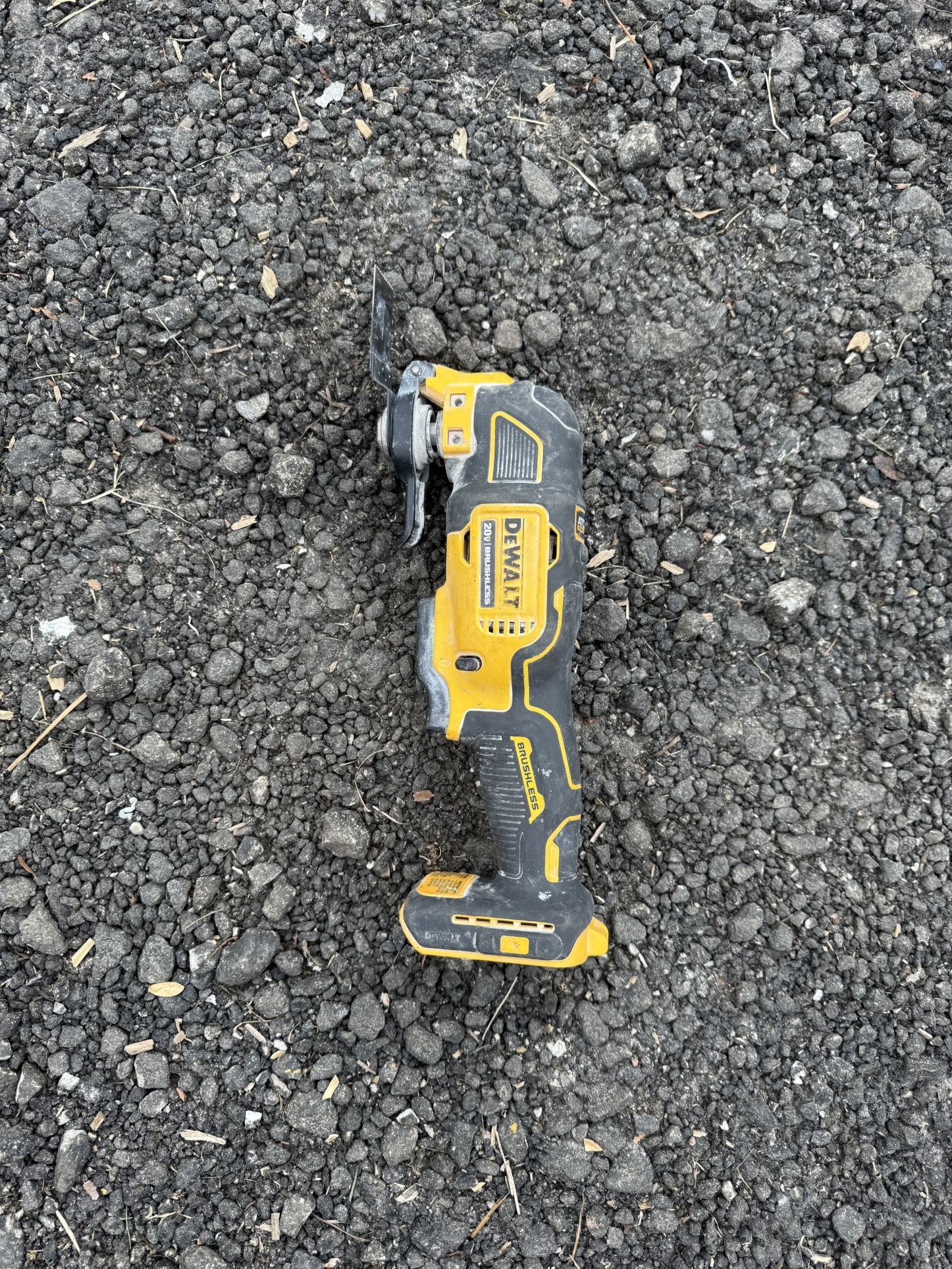 Dewalt Atomic 20-Volt Lithium-Ion Oscillating Tool Kit