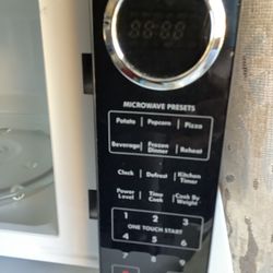 Bundle Small Room Refrigerator & Small Microwave 