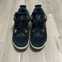Jordan 4 Royalty Size 7y