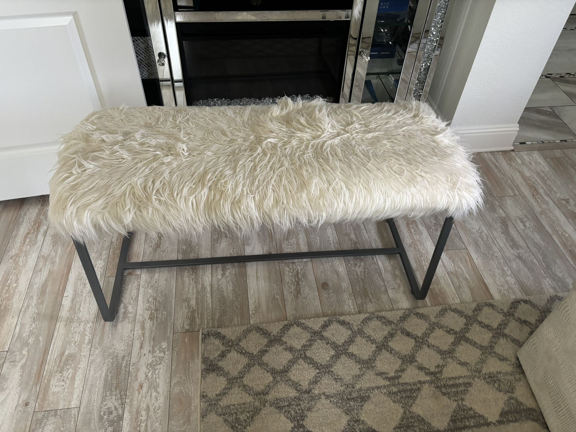 Fluffy Chair/stool