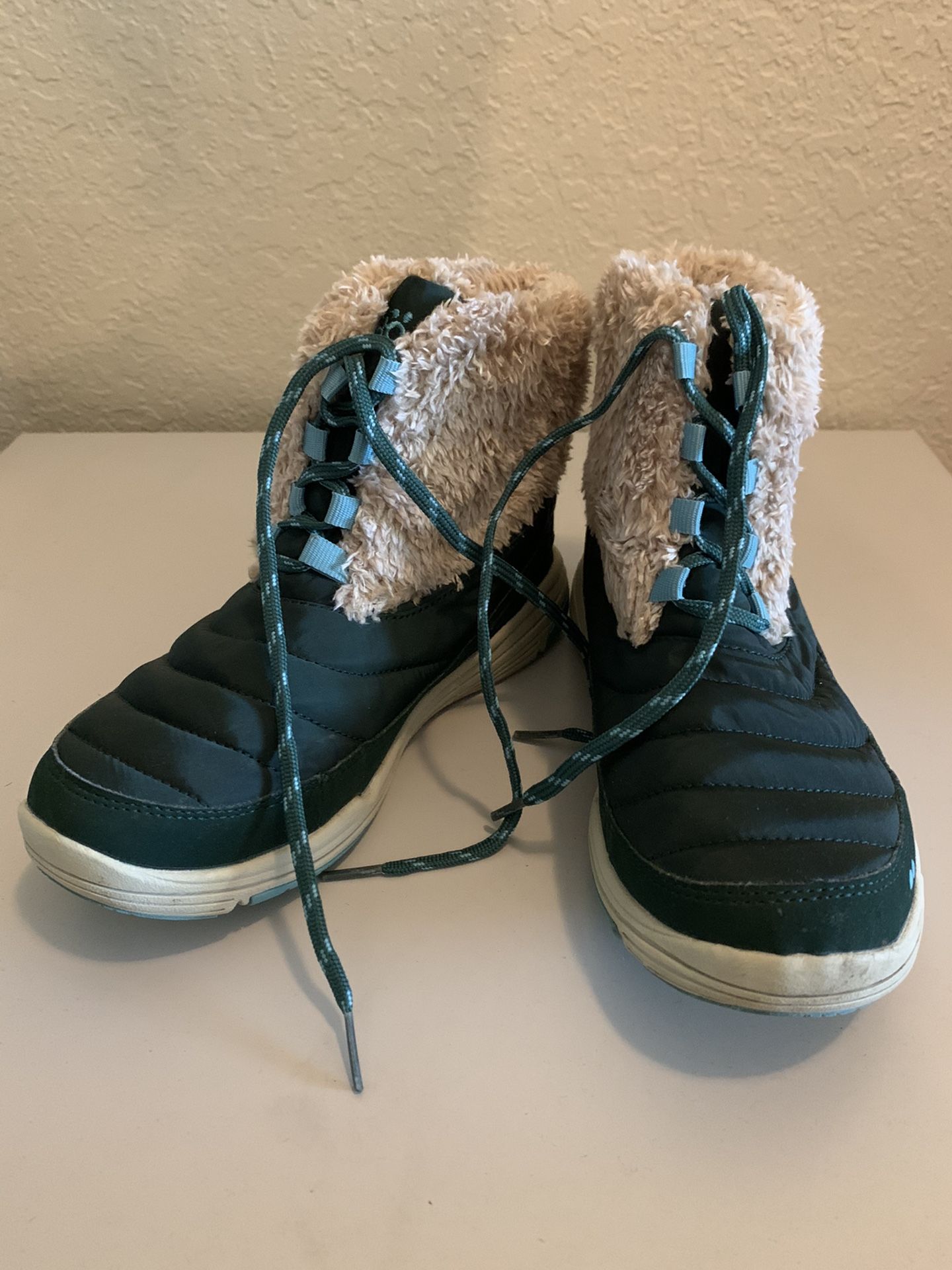 Girls 5.5 ryka snow/winter boots