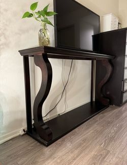 Entry of sofa table