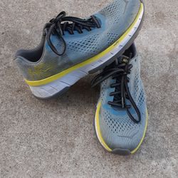 hoka tennis shoes women size 7